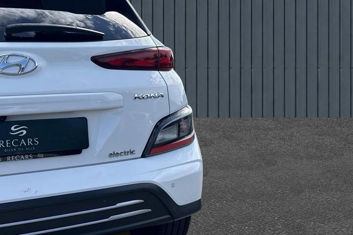 Hvid Hyundai Kona fra 2022