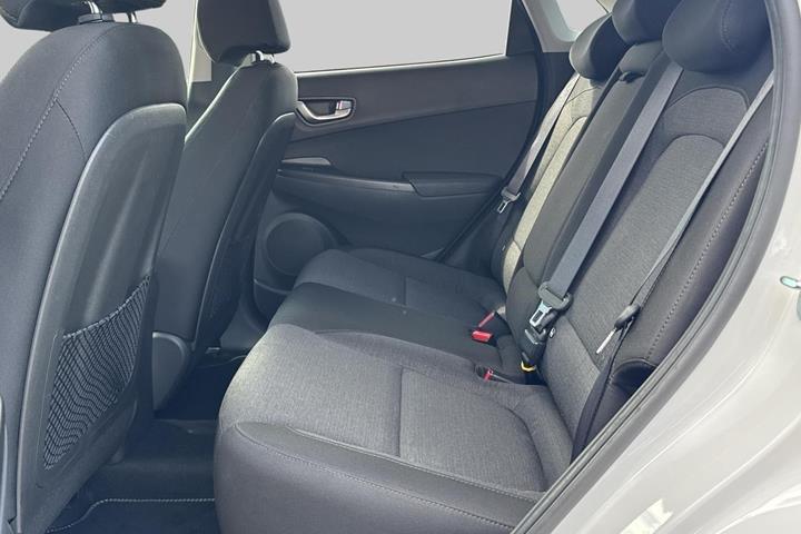 Hvid Hyundai Kona fra 2022