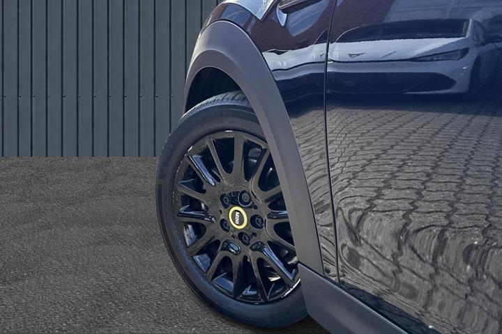 Sort Mini Cooper SE fra 2022