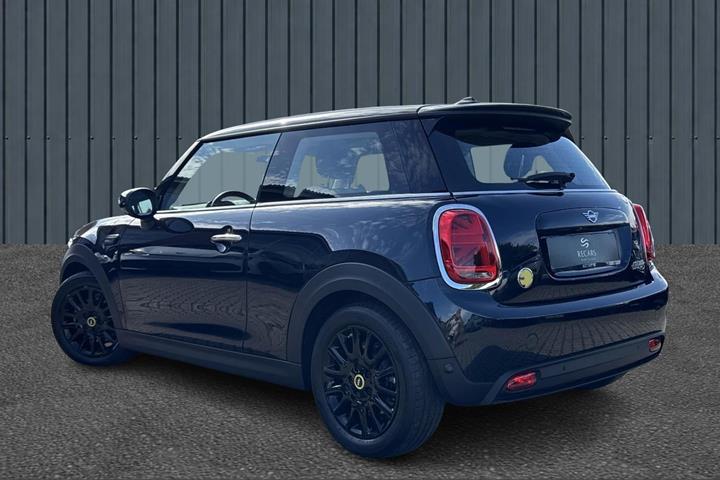 Sort Mini Cooper SE fra 2022