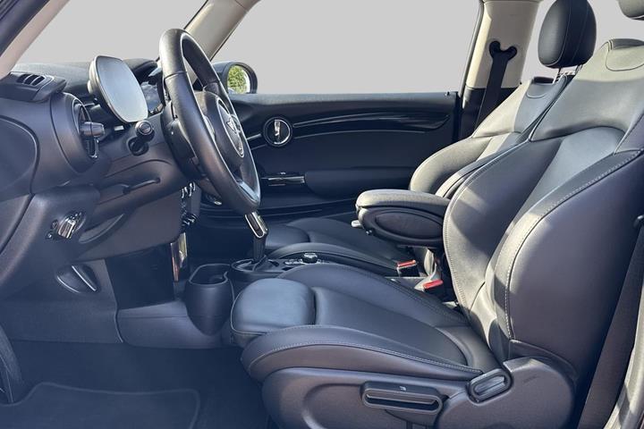 Sort Mini Cooper SE fra 2022
