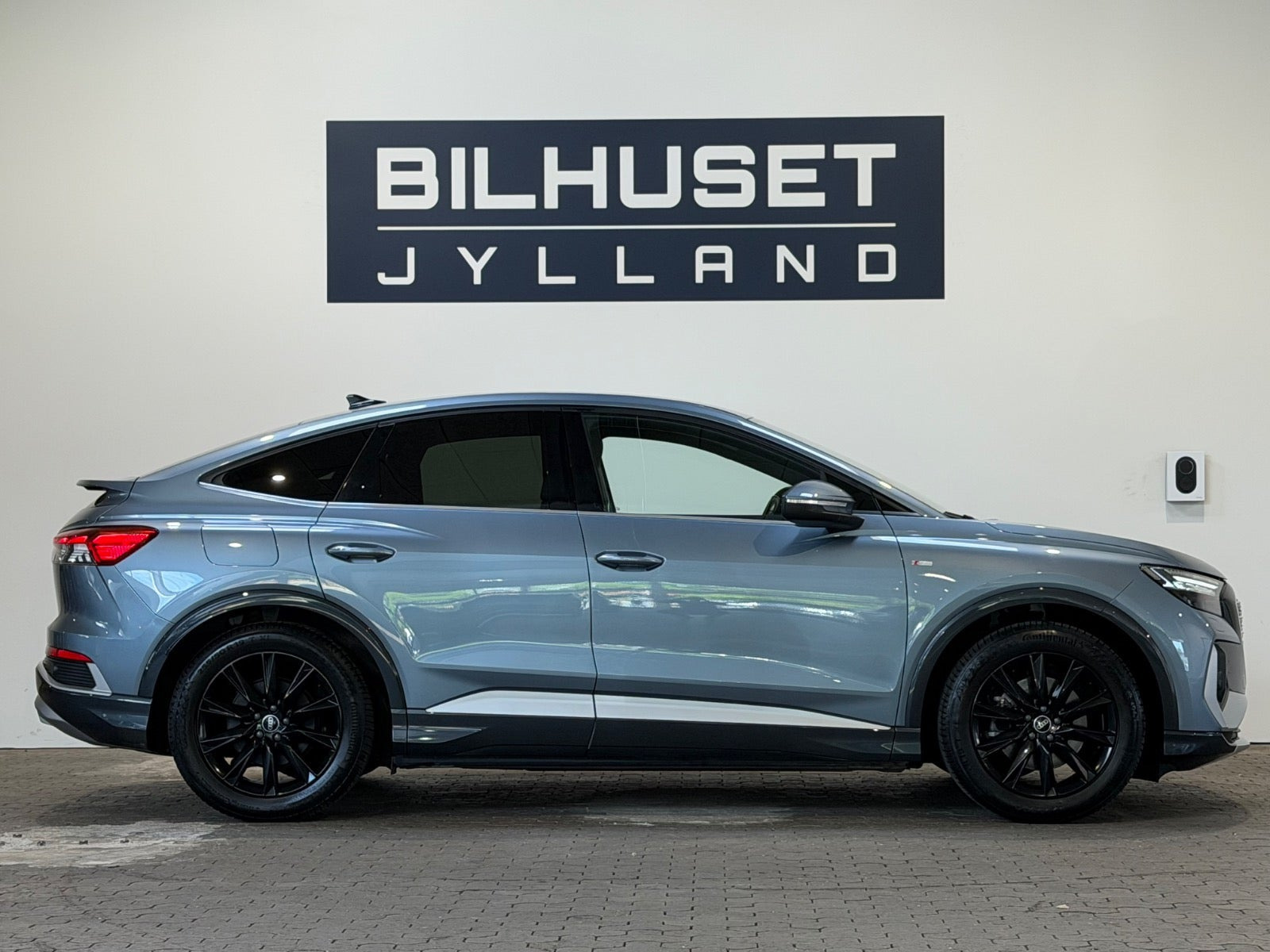 Blå Audi Q4 e-tron fra 2022