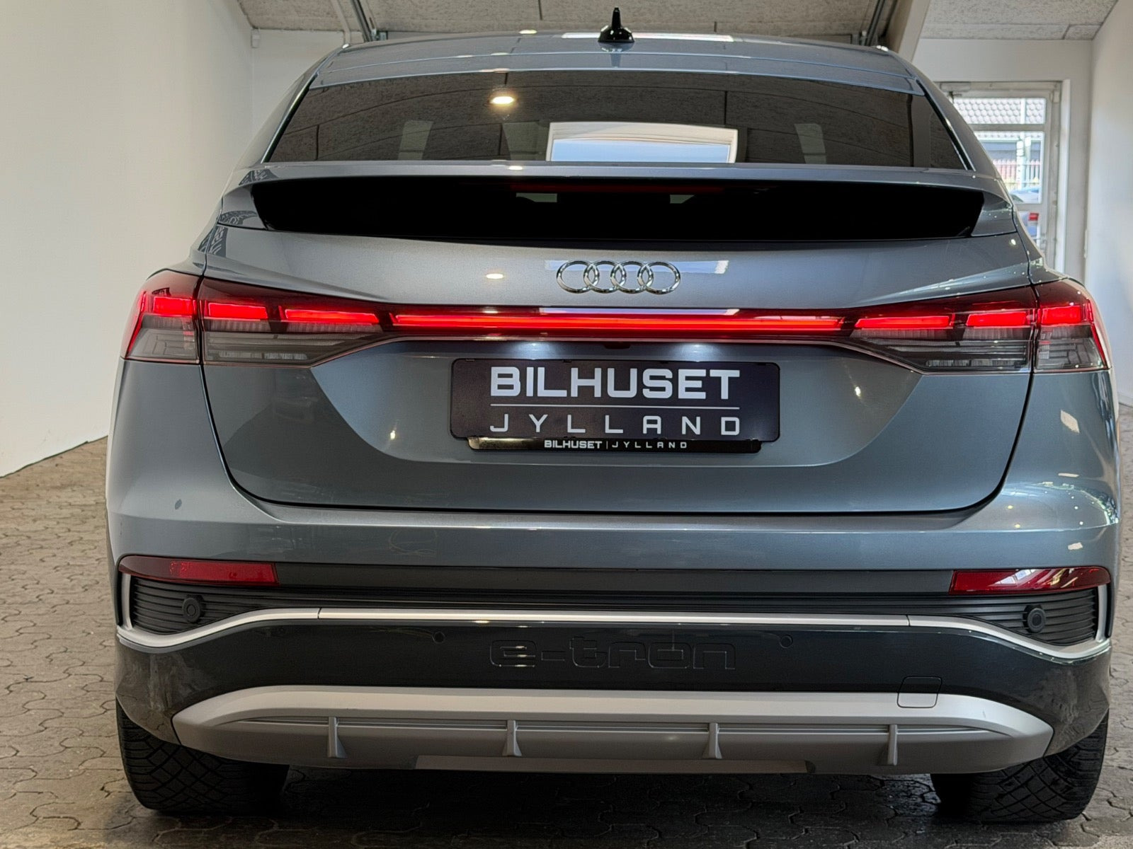 Blå Audi Q4 e-tron fra 2022
