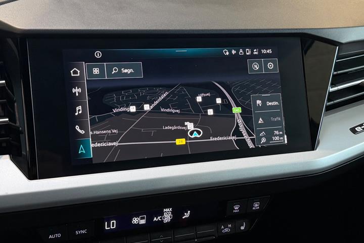 Blå Audi Q4 e-tron fra 2022