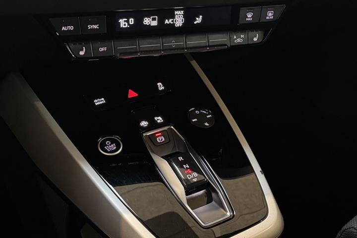 Blå Audi Q4 e-tron fra 2022