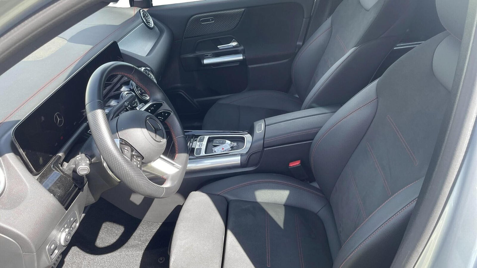 Sølv Mercedes EQA250+ fra 2025