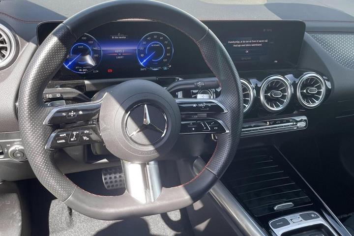 Sølv Mercedes EQA250+ fra 2025