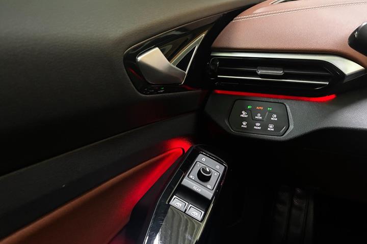 Grå VW ID.4 fra 2021