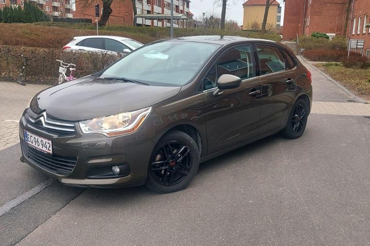 Brun Citroën C4 fra 2013 set udefra