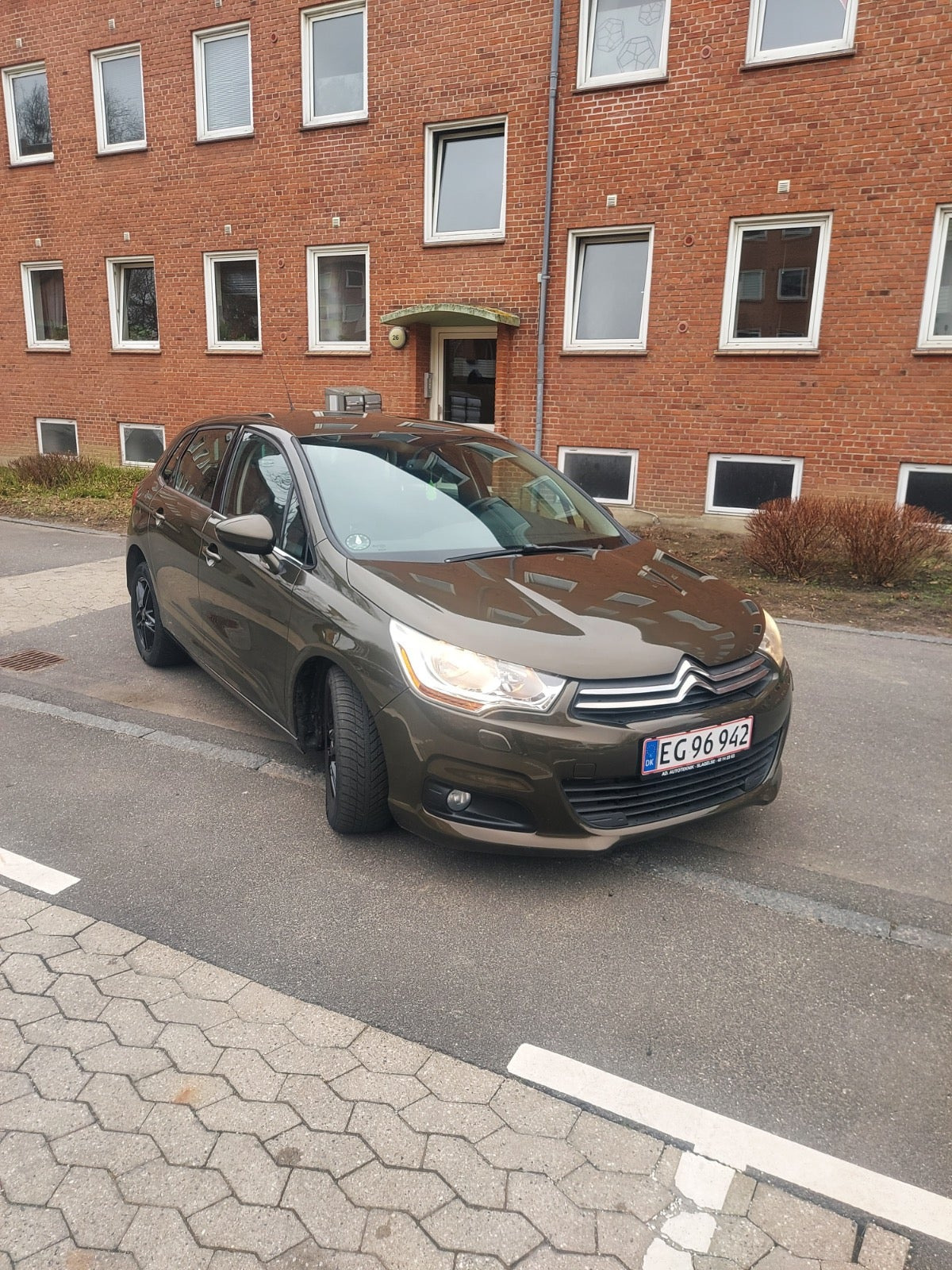 Brun Citroën C4 fra 2013