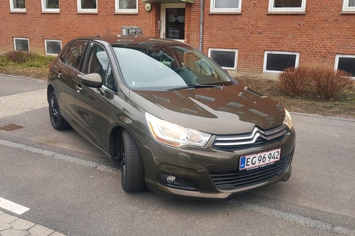Brun Citroën C4 fra 2013