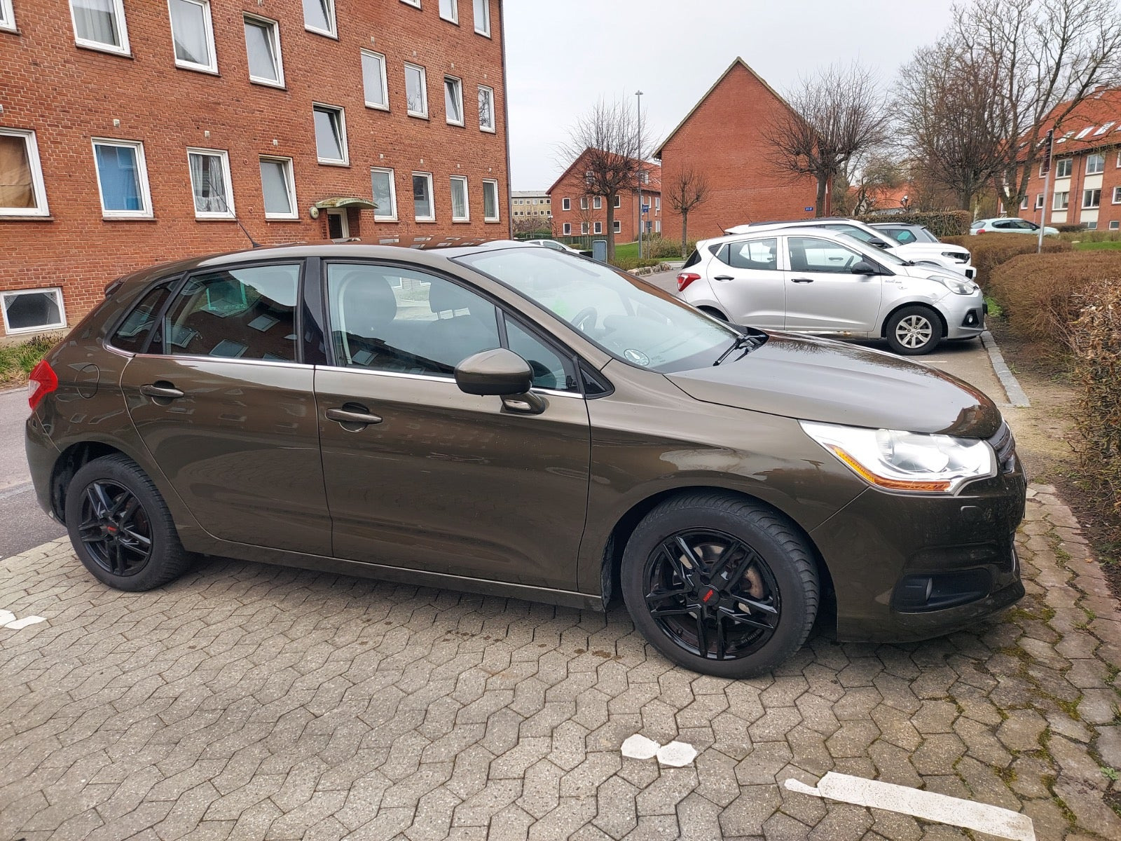 Brun Citroën C4 fra 2013