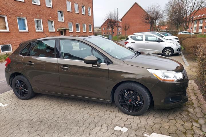 Brun Citroën C4 fra 2013