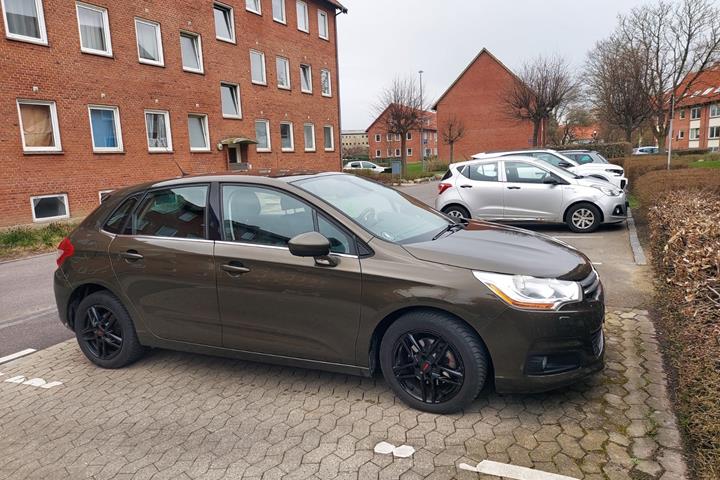 Brun Citroën C4 fra 2013
