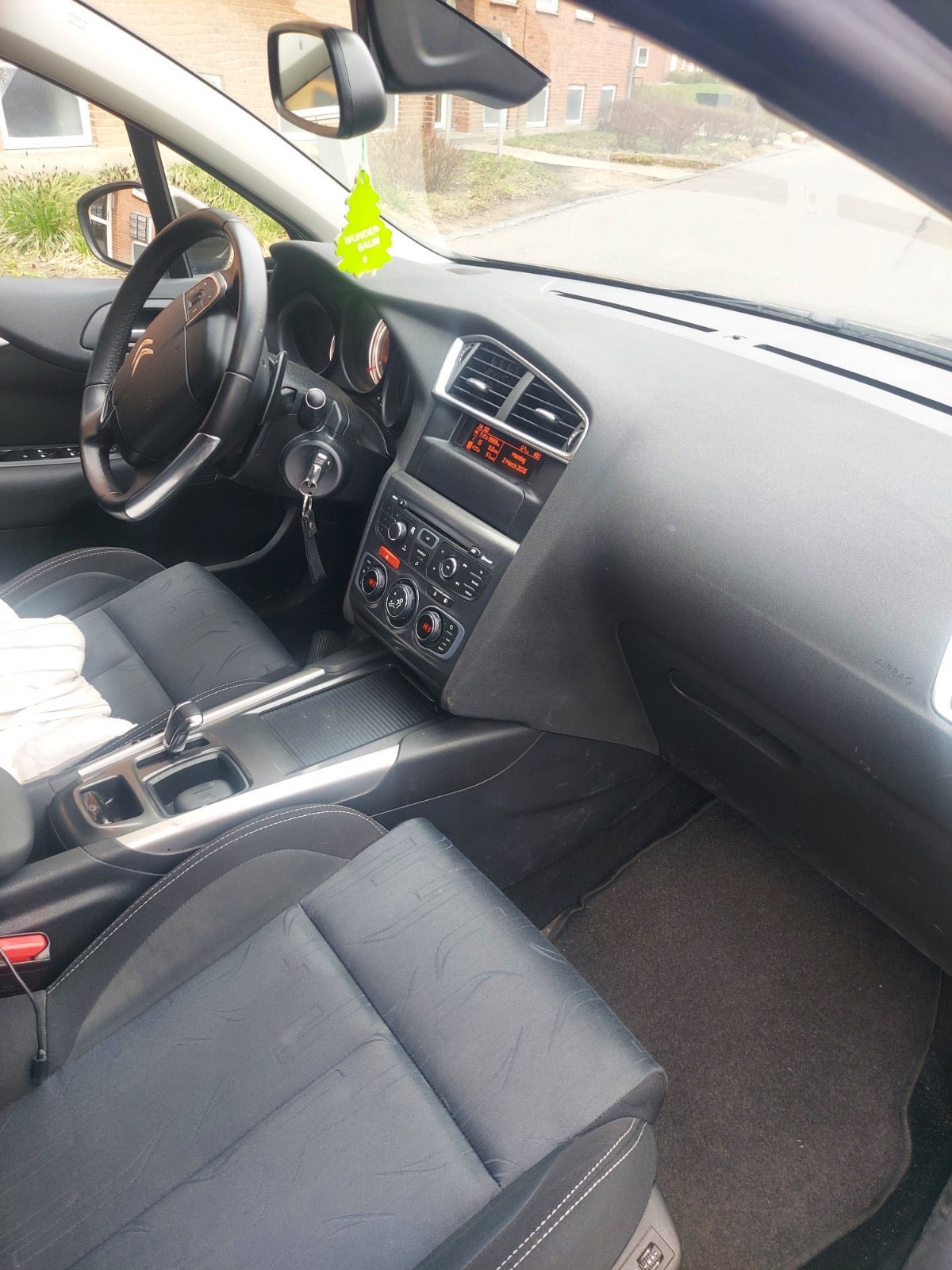 Brun Citroën C4 fra 2013