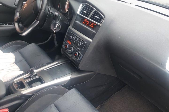 Brun Citroën C4 fra 2013