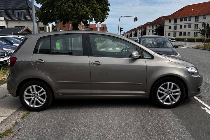 Hvid VW Golf Plus fra 2012