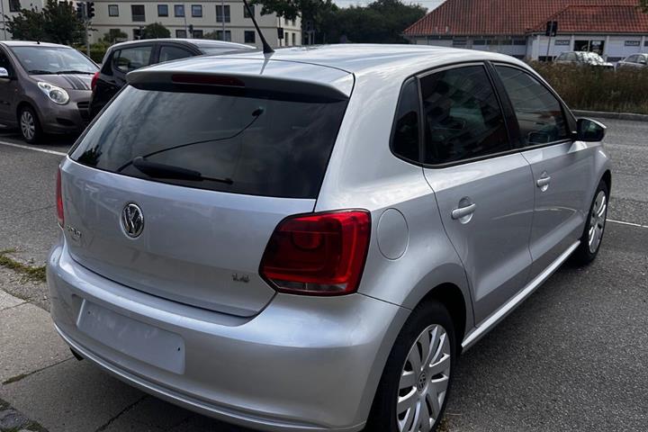 Sølv VW Polo fra 2010