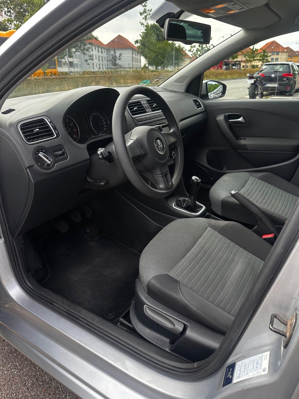 Sølv VW Polo fra 2010