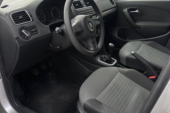 Sølv VW Polo fra 2010