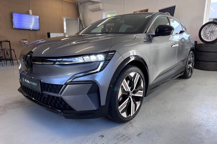 Grå Renault Megane E-Tech fra 2024
