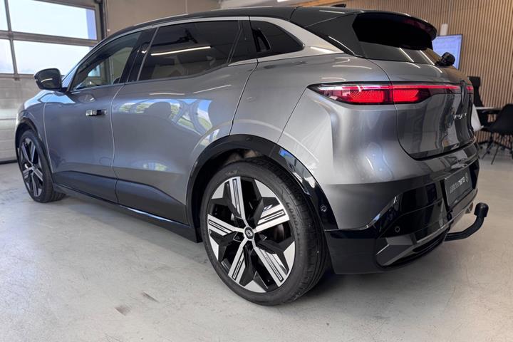 Grå Renault Megane E-Tech fra 2024