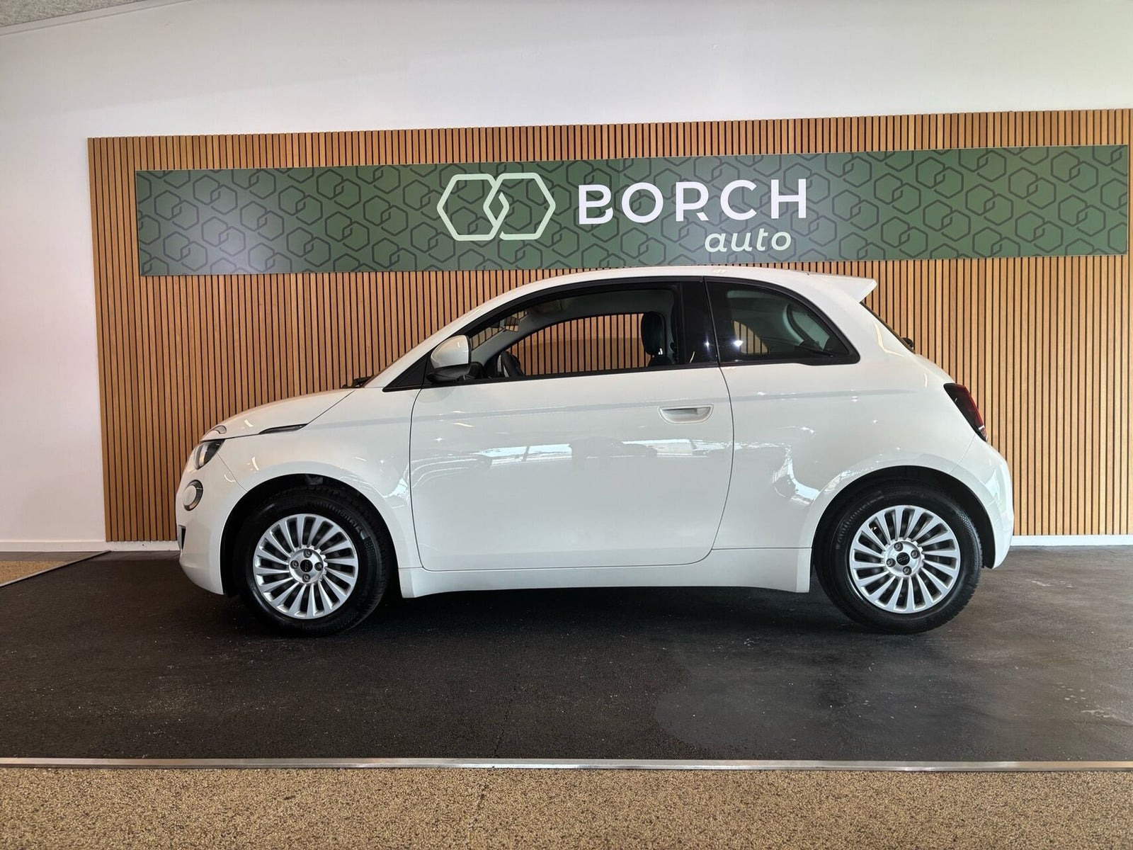 Hvid Fiat 500e fra 2021