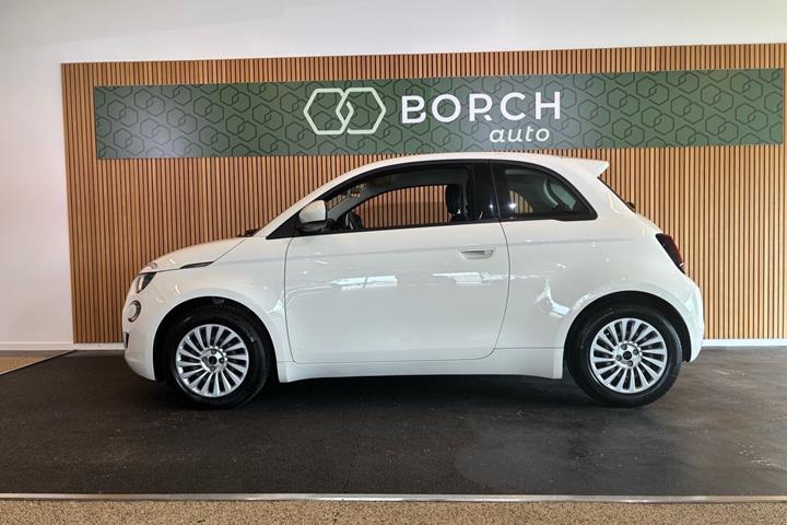 Hvid Fiat 500e fra 2021