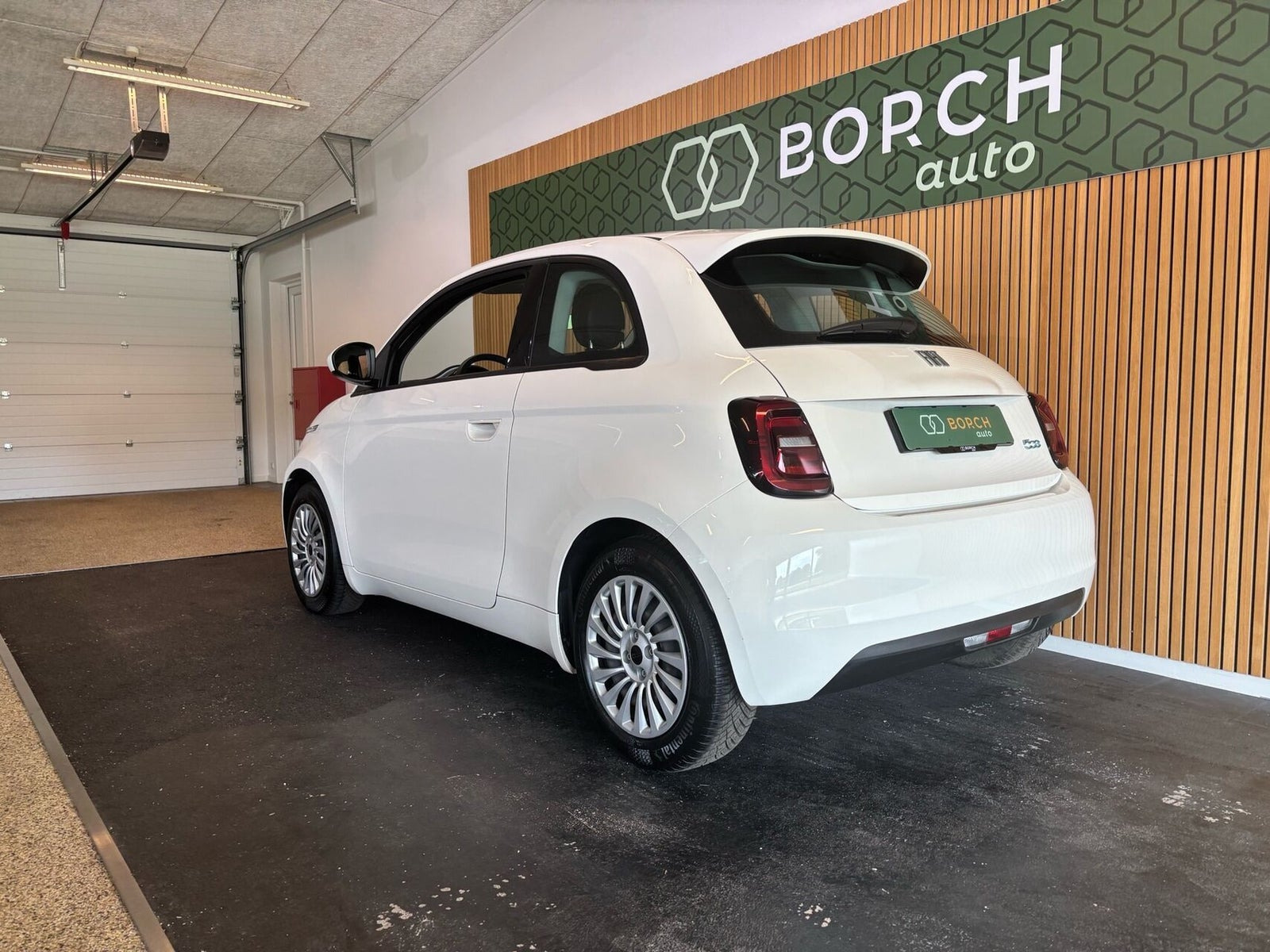 Hvid Fiat 500e fra 2021