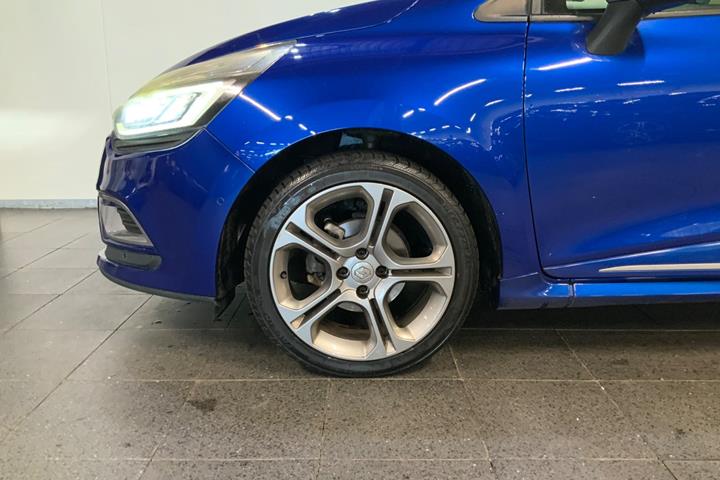 Blå Renault Clio IV fra 2016