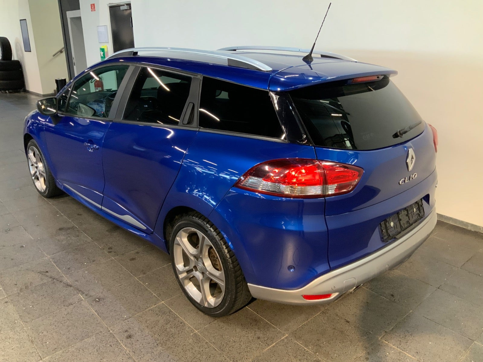 Blå Renault Clio IV fra 2016