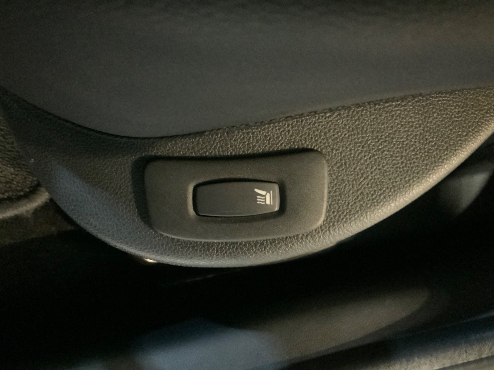 Blå Renault Clio IV fra 2016