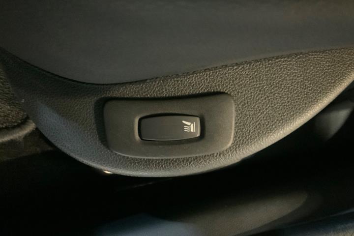 Blå Renault Clio IV fra 2016