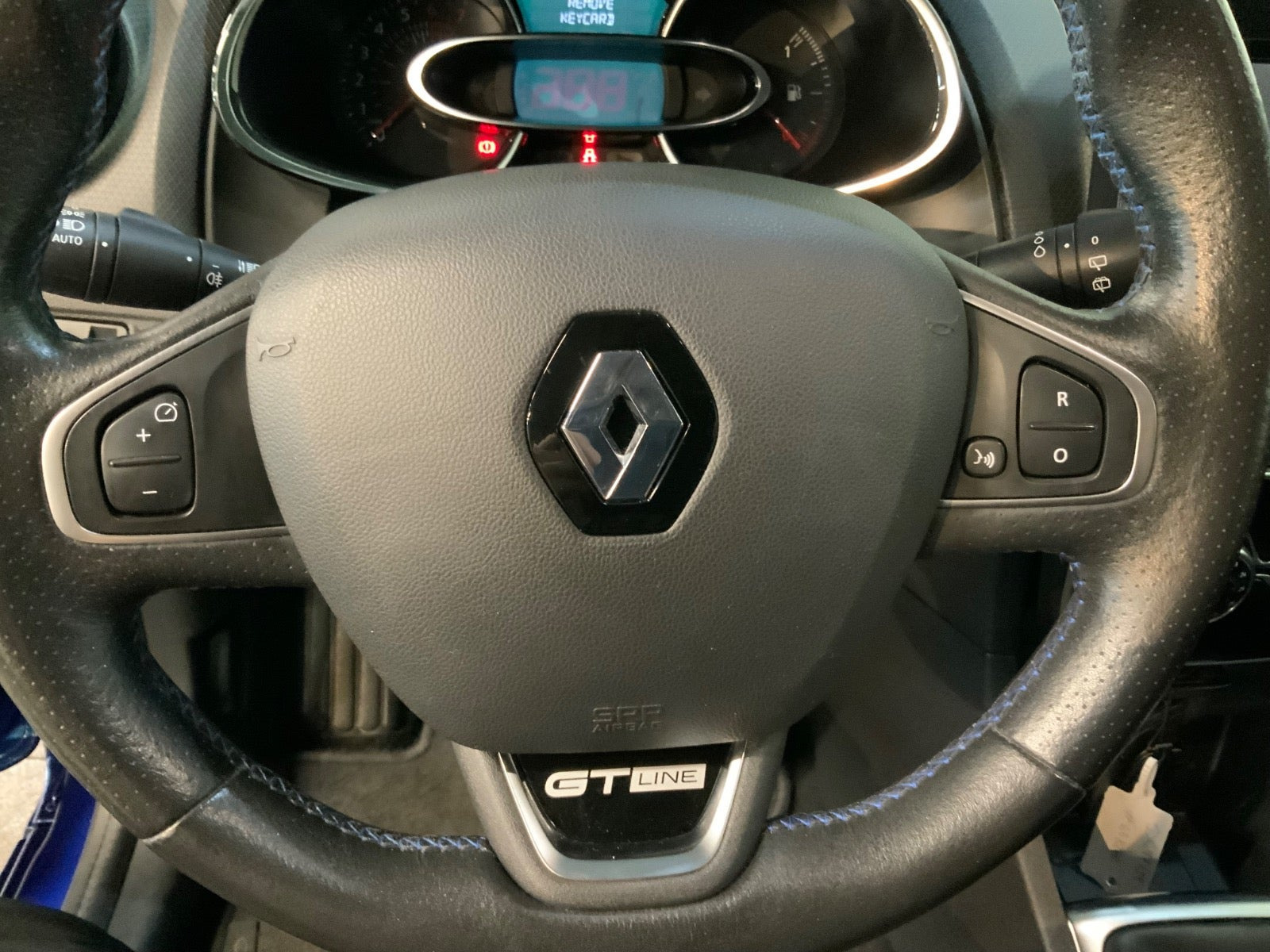 Blå Renault Clio IV fra 2016