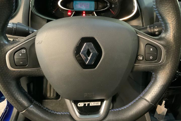 Blå Renault Clio IV fra 2016