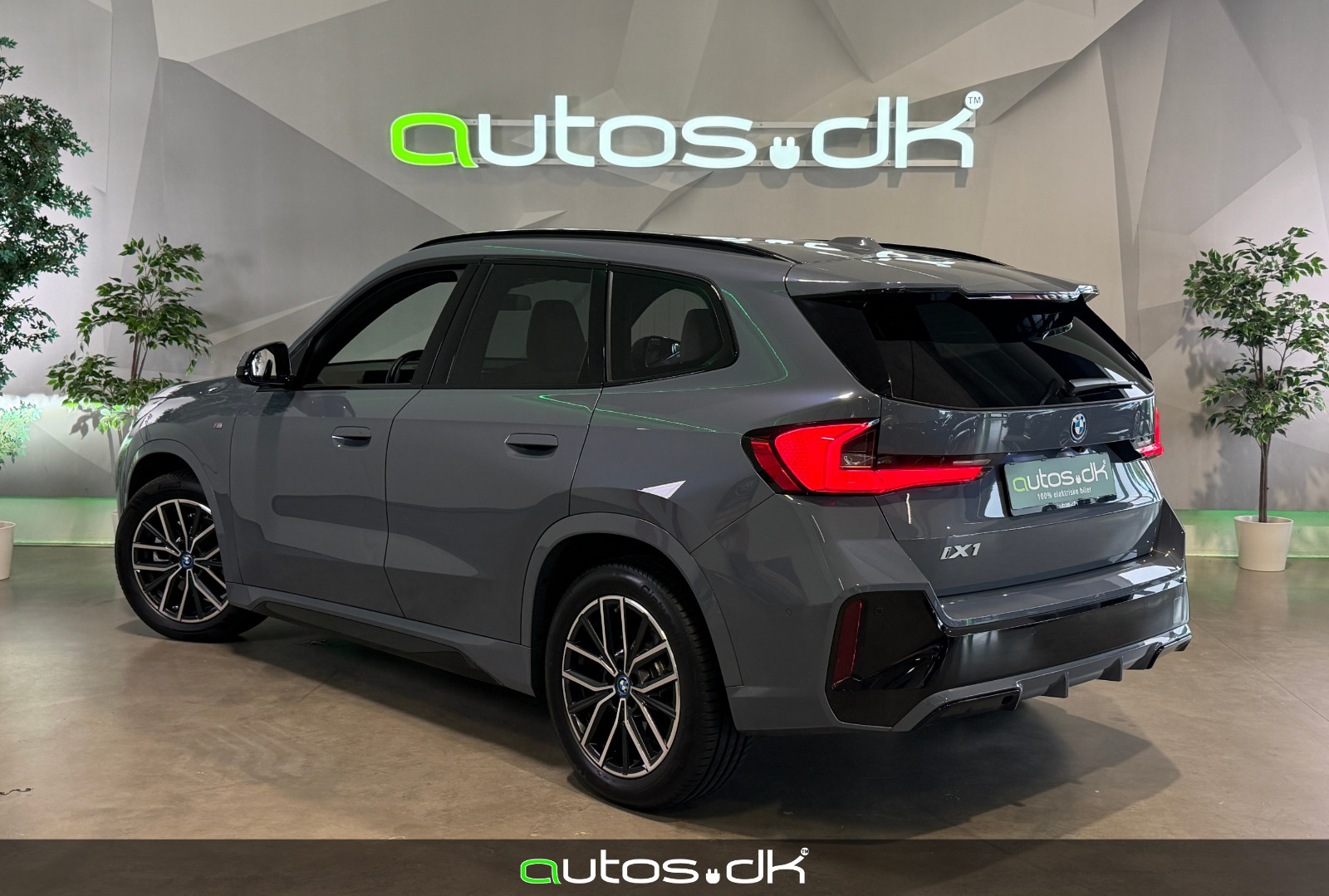 Grå BMW iX1 fra 2023