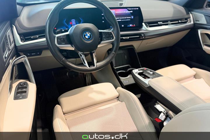 Grå BMW iX1 fra 2023