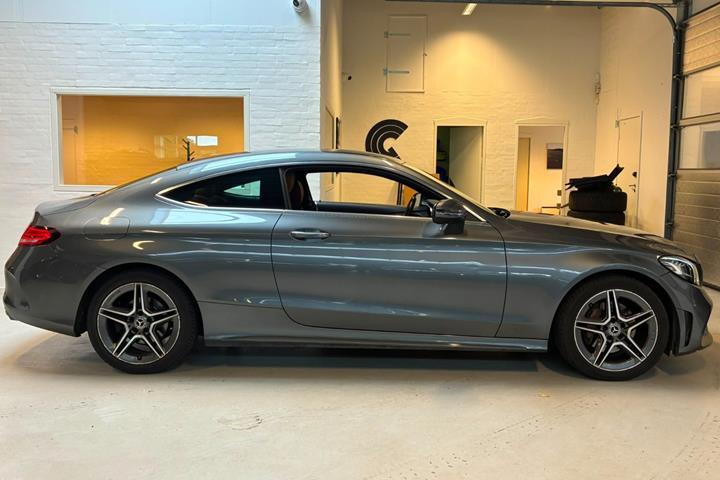 Grå Mercedes C200 fra 2019