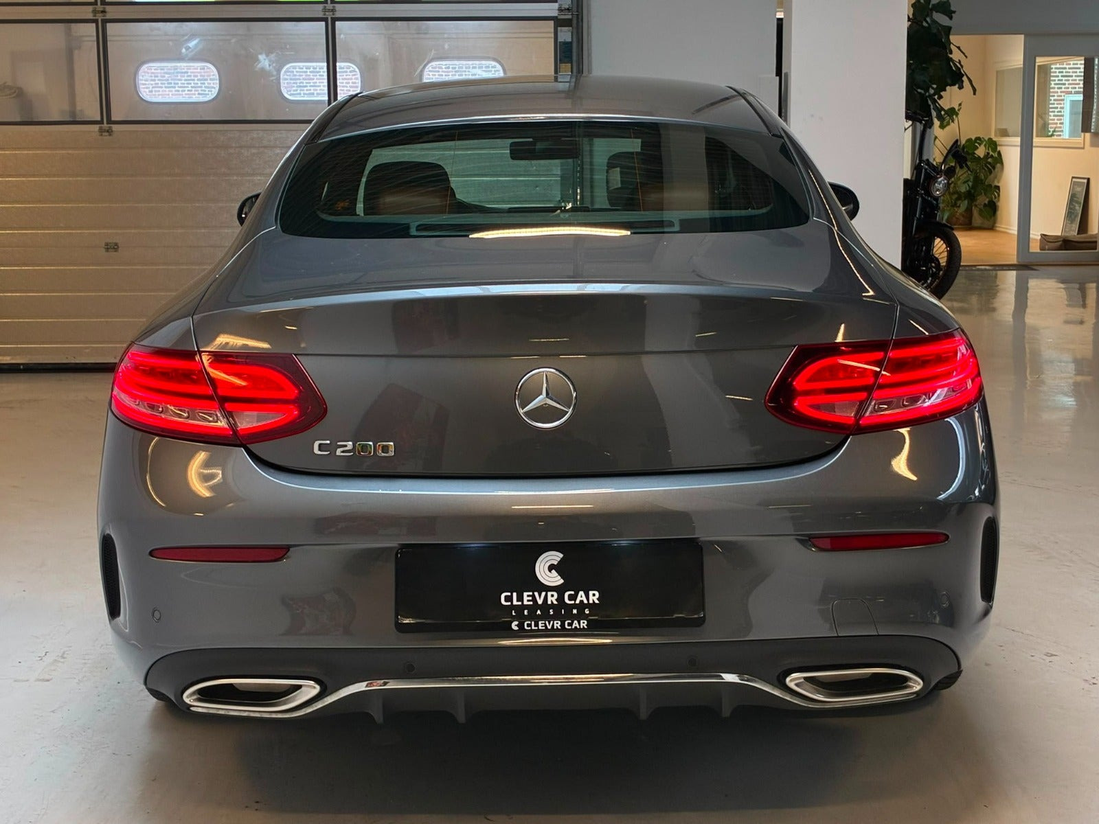 Grå Mercedes C200 fra 2019