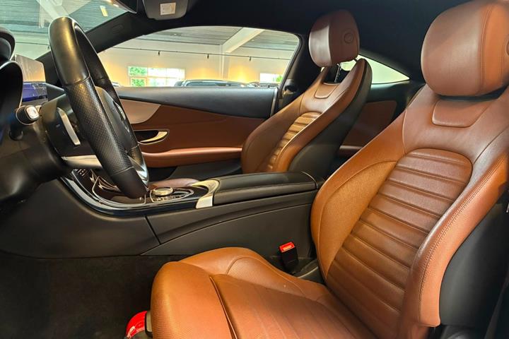 Grå Mercedes C200 fra 2019