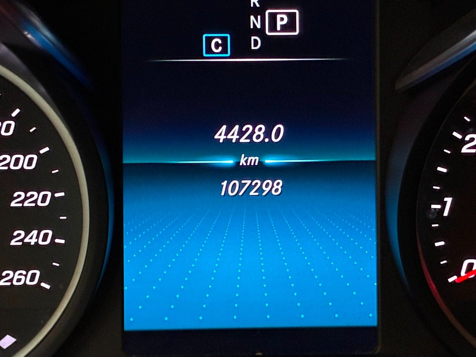 Grå Mercedes C200 fra 2019