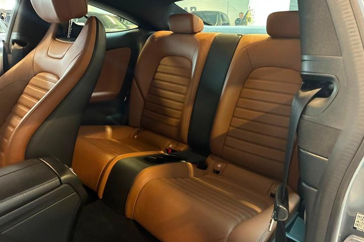 Grå Mercedes C200 fra 2019
