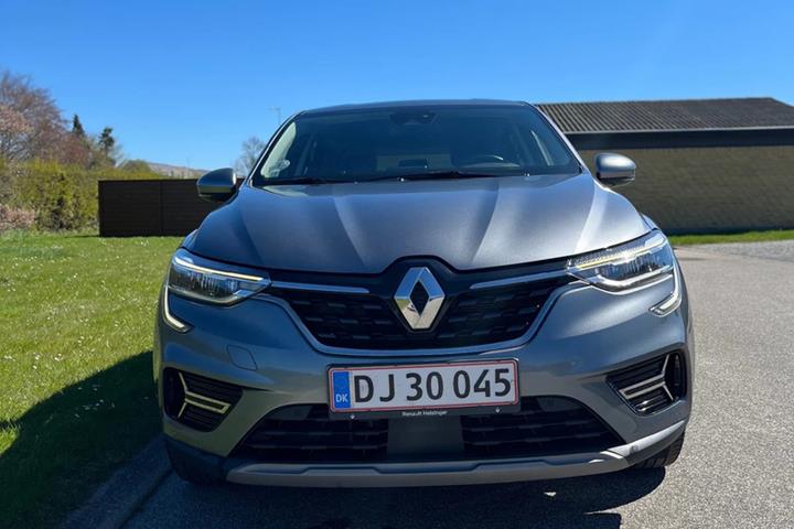Grå Renault Arkana fra 2022