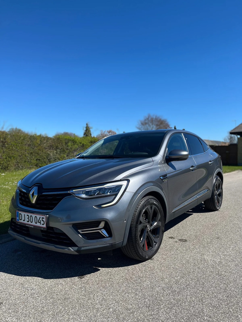 Grå Renault Arkana fra 2022