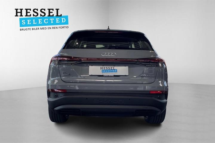 Grå Audi Q4 e-tron fra 2023