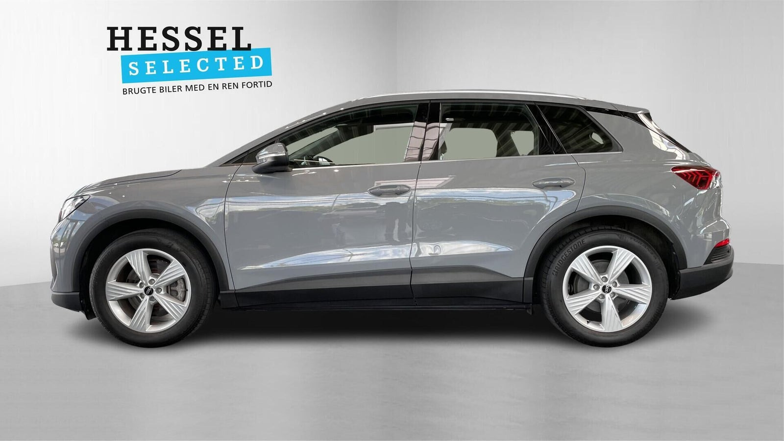 Grå Audi Q4 e-tron fra 2023