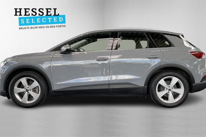 Grå Audi Q4 e-tron fra 2023