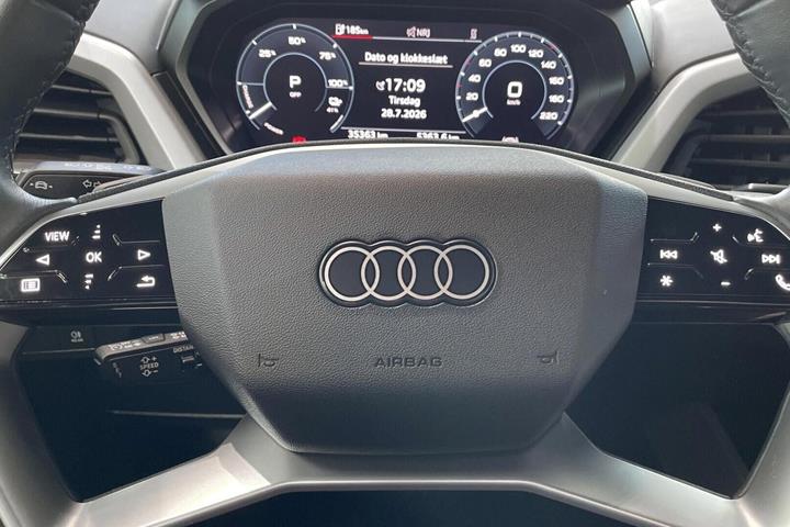 Grå Audi Q4 e-tron fra 2023