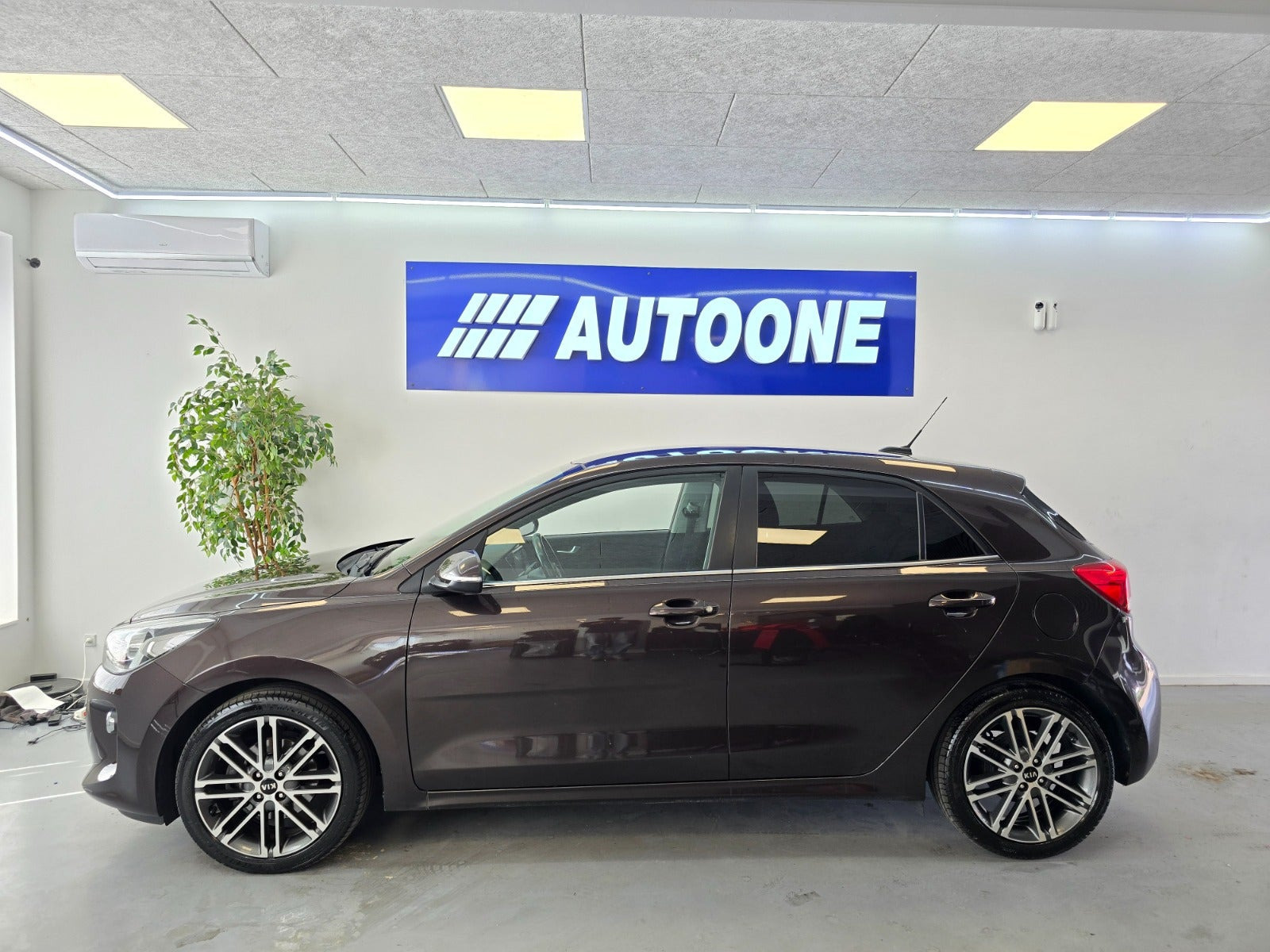 Brun Kia Rio fra 2017