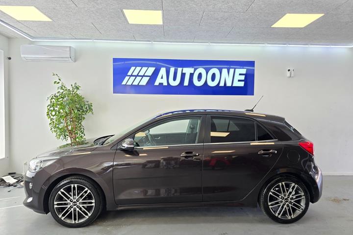 Brun Kia Rio fra 2017